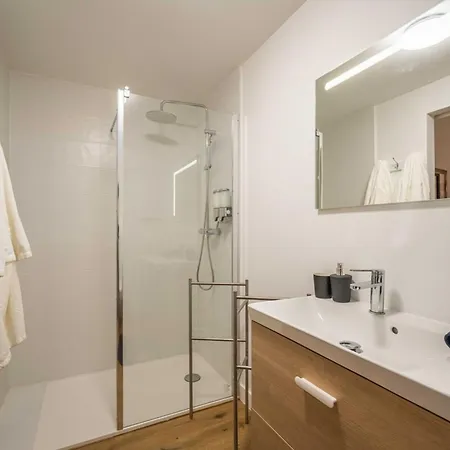 Le Lithographe Duplex Apartment *